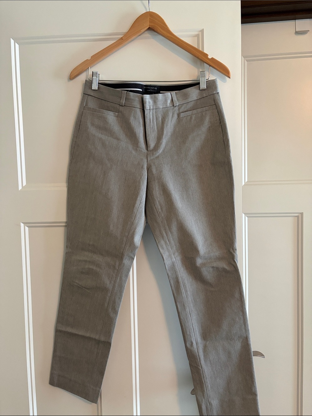 Banana Republic Women's Sloan (curvy fit)- Light Gray Cropped Dress Pants
